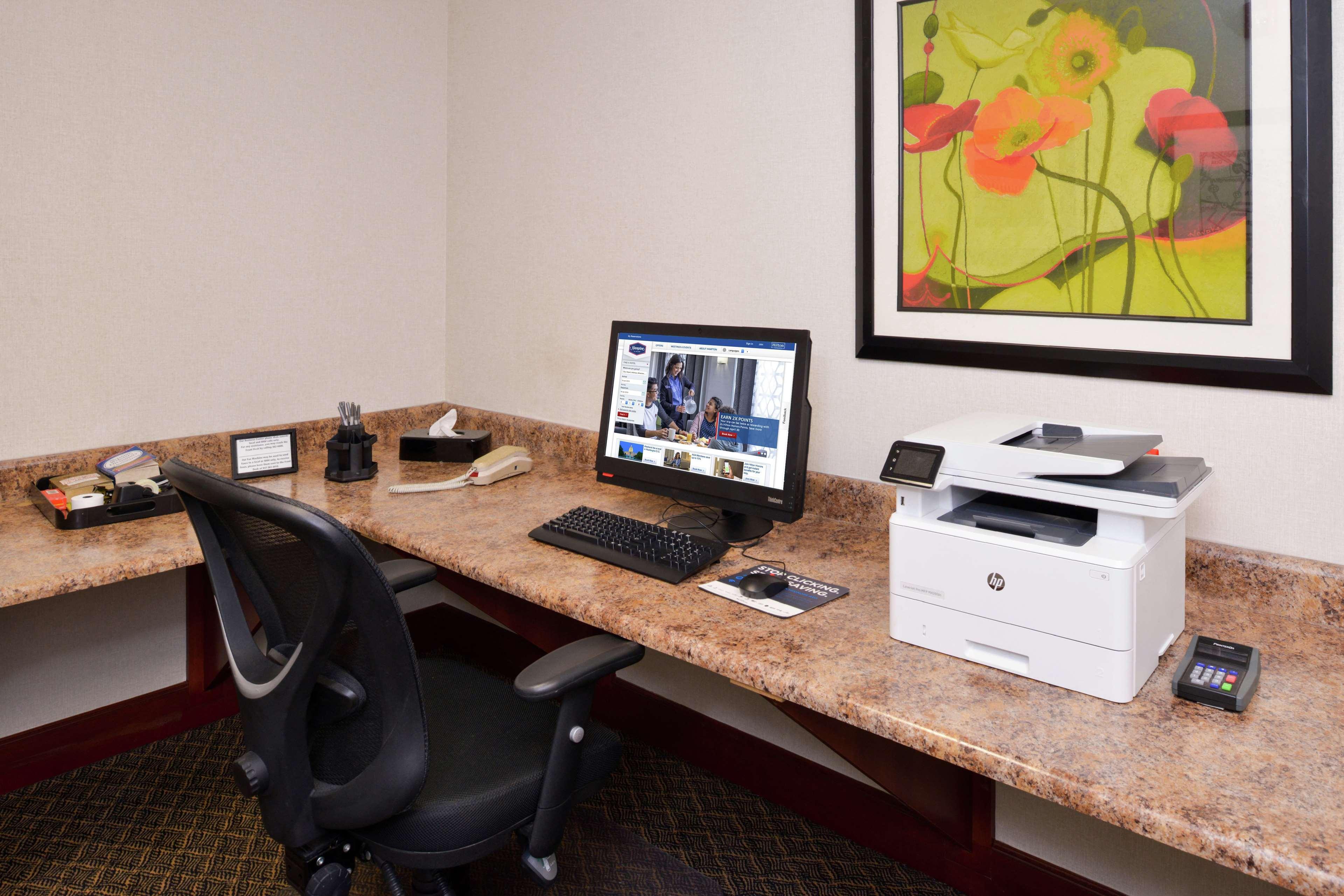 Hampton Inn & Suites Уилмингтон Экстерьер фото